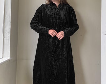 Robe vintage en velours noir faite main