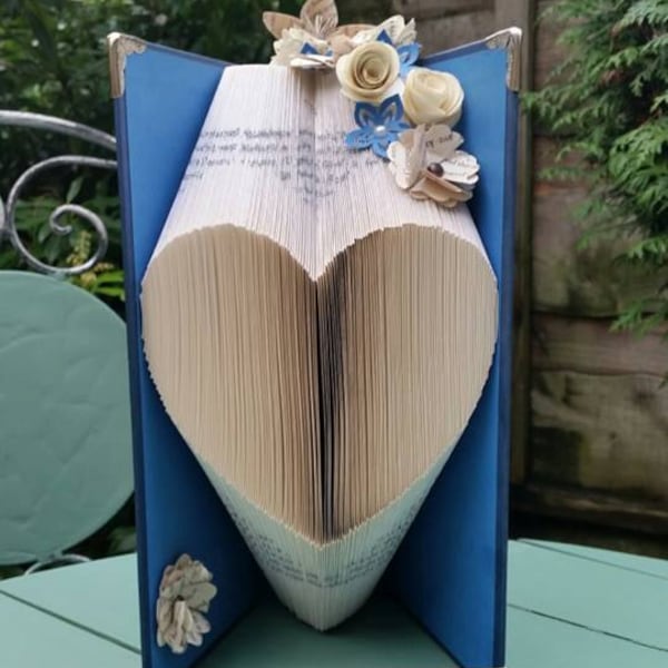 Simple Heart Book Folding Pattern and Beginners Tutorial. Make your own Valentines Day Gift. DIY Wedding Decor. Handmade Anniversary Gift