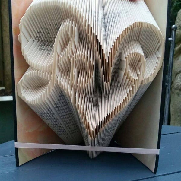 Swirly Love Book Folding Pattern and Beginners Tutorial. Make your own Valentines Day Gift. DIY Wedding Decor. Handmade Anniversary Gift