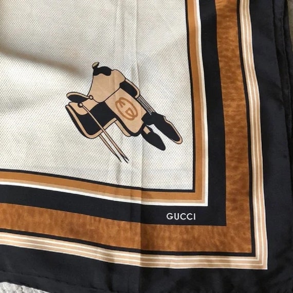 Gucci Vintage Silk Scarf Wristlet Bag – Vintage Luxe Up