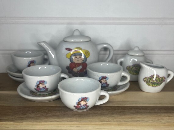 Cabbage Patch Kids tea set for children; 1992; 13 piece complete set