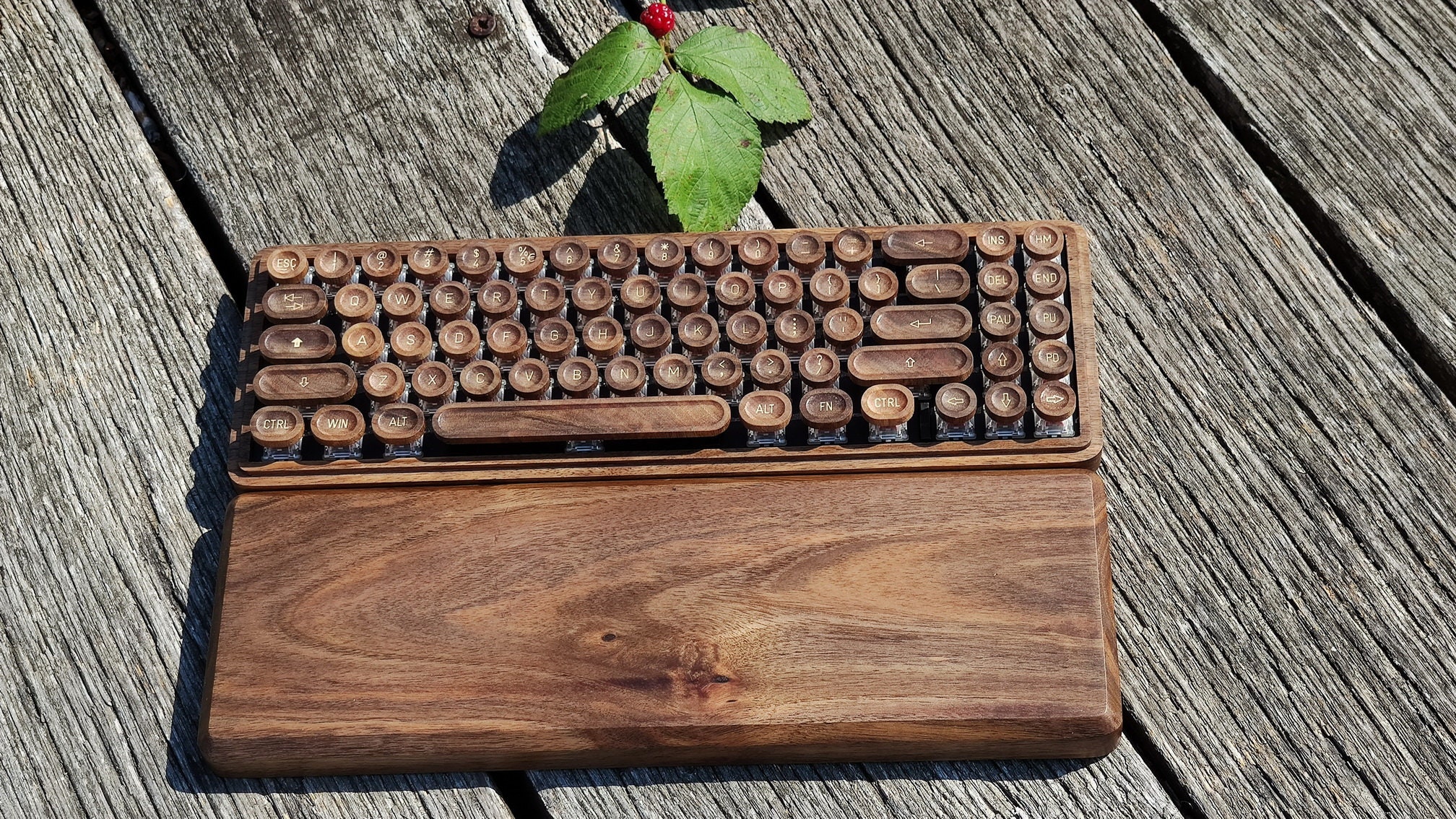 Wooden Keyboard With Retro Typewriter Keycaps M9 Bluetooth version
