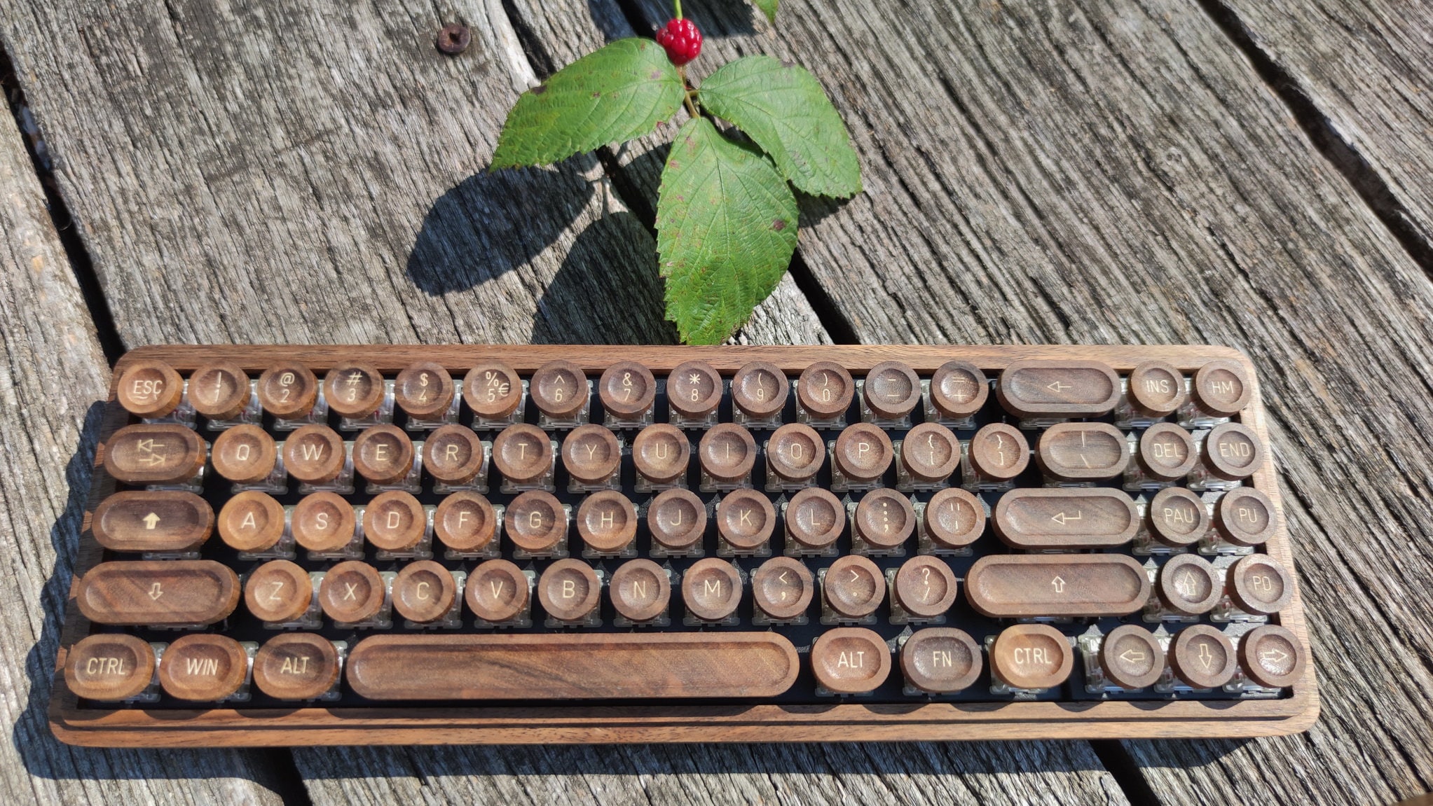 Wooden Keyboard With Retro Typewriter Keycaps M9 Bluetooth version