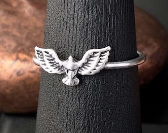 Sterling Silver Flying Raven Ring, Gothic Statement Ring, Witchy Jewelry, Made To Order Jewelry, Flying Crow Ring, Corvid Jewelry, Bird Ring