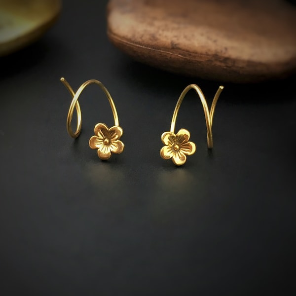 Créoles fleurs de cerisier, boucles d'oreilles doubles piercing, boucles d'oreilles spirales, boucles d'oreilles doubles créoles, boucles d'oreilles créoles fleurs, bijoux floraux