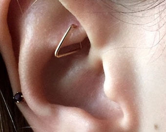 Petite boucle d'oreille triangle cartilagineuse, piercing Helix Daith