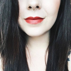 V Shaped Septum Hoop, Triangle Septum, Custom Septum Retainer, V Shaped Hoop, Silver Septum Retainer, Septum Piercing, Pointed Septum Ring