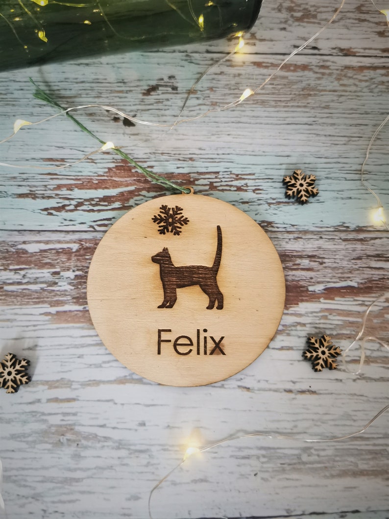 Personalized cat ornament, engraved cat Christmas decoration, laser cut cat silhouette, plywood Christmas tree decoration, gift for cat image 2