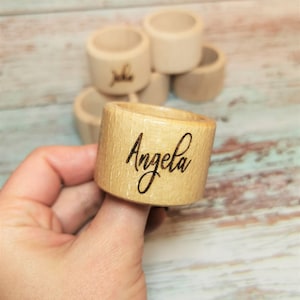 Anelli per tovaglioli in legno incisi personalizzati / accessori da sposa / decorazioni per la casa / decorazioni per la cucina / regalo per la casa / idea regalo personalizzata