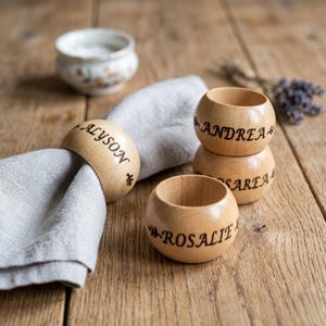 Personalized Wooden Napkin rings/engraved rings/wedding accessories/home decor / kitchen decor / housewarming gift / personalized gift idea