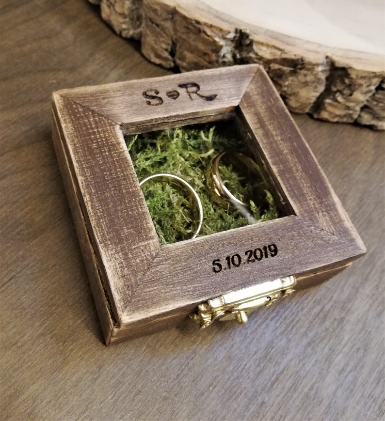 Personalized Wedding Ring Box with glassRing Bearer BoxRing Holderrustic ring boxRing Bearer Pillow brown ring box with moss