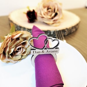 matrimonio personalizzato Tovagliolo anelli set / Accessori tavolo da sposa / segni di legno / decorazioni cuori / tavolino tavolino /arredamento di nozze rustico immagine 1