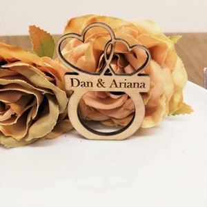 matrimonio personalizzato Tovagliolo anelli set / Accessori tavolo da sposa / segni di legno / decorazioni cuori / tavolino tavolino /arredamento di nozze rustico immagine 2