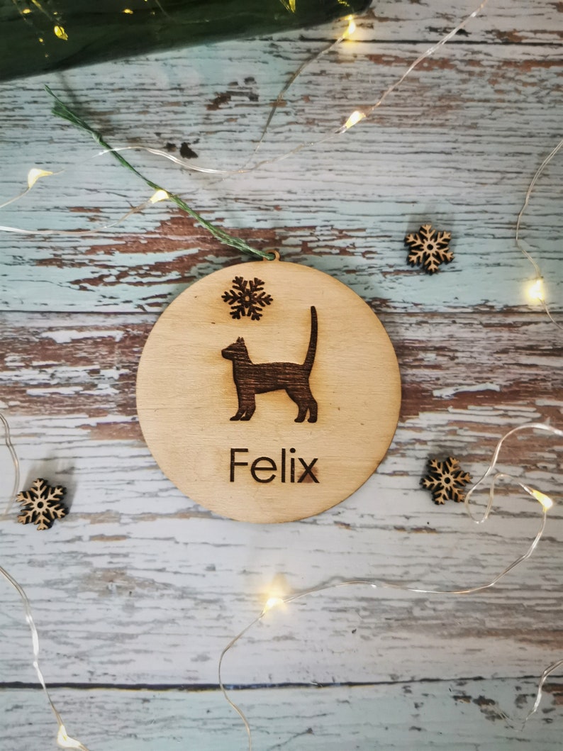 Personalized cat ornament, engraved cat Christmas decoration, laser cut cat silhouette, plywood Christmas tree decoration, gift for cat image 1