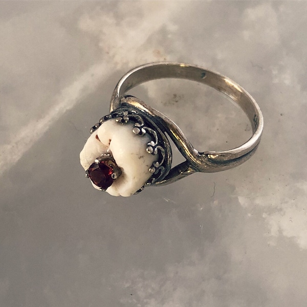 Memento Mori Stone Cavity Ring