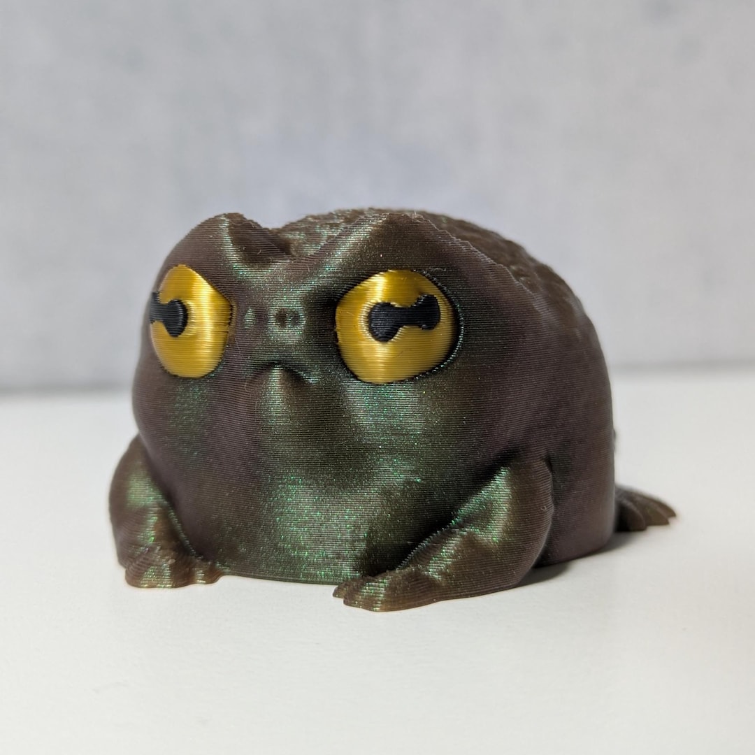 Judgmental Frog Figurine – Funny Grumpy Frog Desk Toy, Passive ...