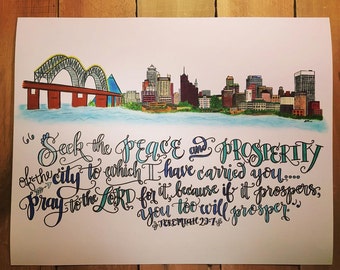 Puede incluir: Una cita inspiradora escrita a mano sobre la búsqueda de la paz y la prosperidad para una ciudad, con una ilustración colorida de un paisaje urbano y un puente. La cita dice "Busquen la paz y la prosperidad de la ciudad a la que los he llevado... Oren al Señor por ella, porque si prospera, ustedes también prosperarán." Jeremías 29:7.