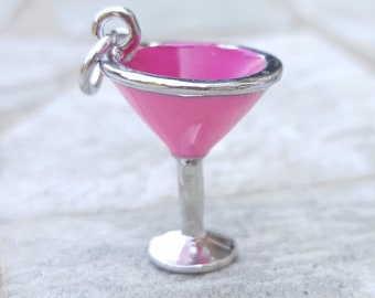 Winziger rosa silberner Martini-Glas-Charmeanhänger, Alkohol trinkender Feiertags-Partycharme, Martini-Trinkergeschenk für Barkeeper, niedlicher Martini-Charme