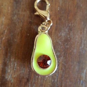 Dije de aguacate pequeño, dije de aguacate con clip, colgante de aguacate pequeño, dijes de frutas y verduras, dije de aguacate con cristal pavé, dije de joyería para cocineros