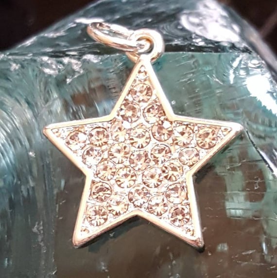 STAR CHARM SILVER W/CRYSTALS STAR CHARM SILVER W/CRYSTALS