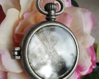 Antike silberne Taschenuhr Medaillon Anhänger für Halsketten, große Vintage Zinn Medaillon, rund Medaillon, magnetische Medaillon für Fotos Schmuckstücke