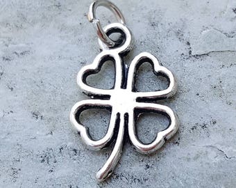 Encanto de trébol de cuatro hojas de plata, joyería colgante de amuleto de la suerte, encanto de Irlanda irlandesa, encanto de trébol de plata de 4 hojas, encanto de trébol del día de San Patricio