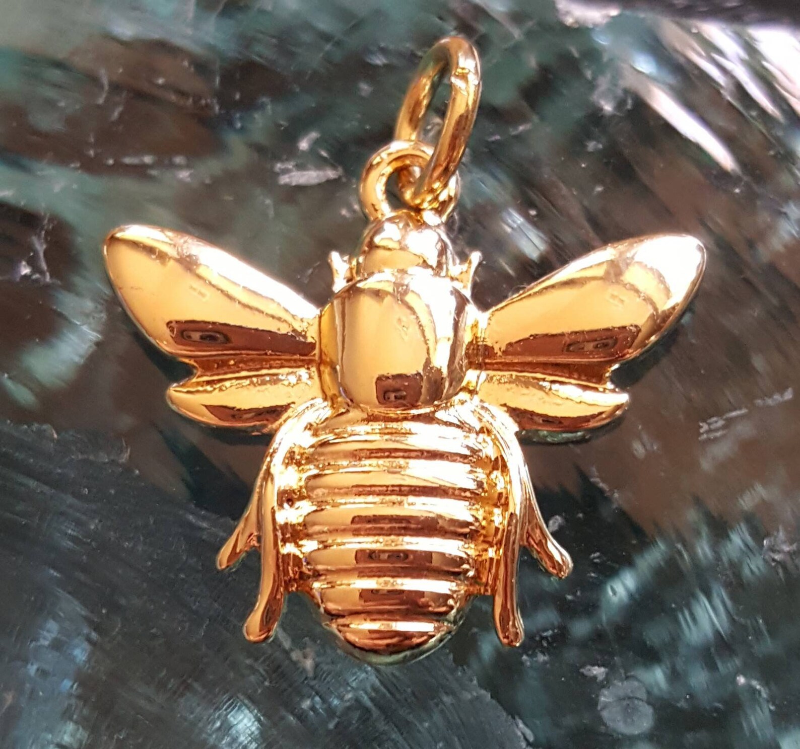 Gold bee charm shiny gold bee pendant gold bee jewelry bee Etsy Polska