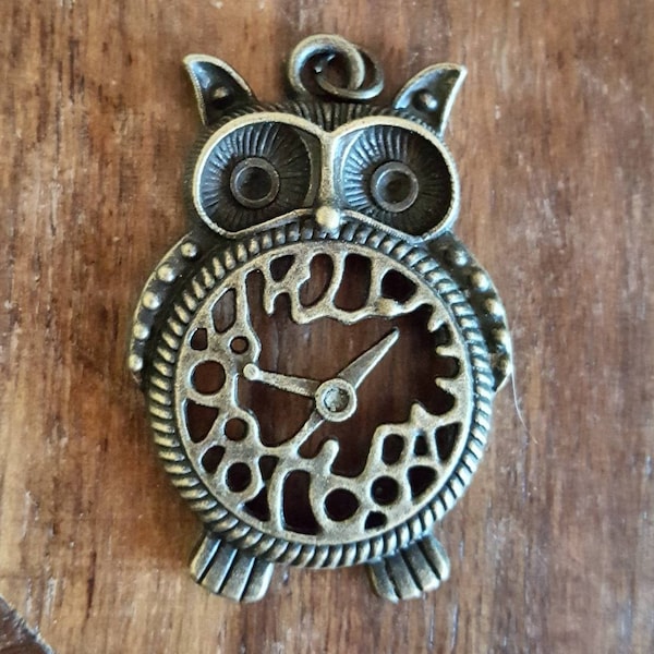 Steampunk owl charm, steampunk owl pendant for necklaces, antique bronze owl with clockface, vintage owl jewelry, unique owl jewelry gift