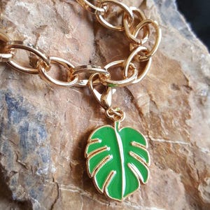 Clip on charm for bracelets, clip on leaf charm, Monstera leaf charm, green leaf charm, Monstera leaf pendant, tropical leaf charm pendant