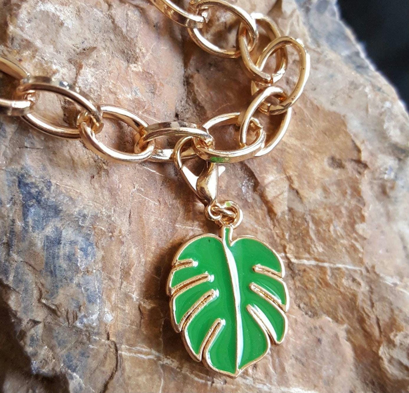 Clip on charm for bracelets, clip on leaf charm, Monstera leaf charm, green leaf charm, Monstera leaf pendant, tropical leaf charm pendant