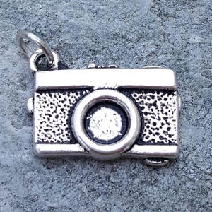 Silver camera charm, silver camera pendant, photography charms, gifts for photographers, photography charms, camera jewelry, vacation charms
