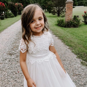 Sienna witte boho bloemenmeisjesjurk, kanten lijfje tule rok voor feest, rustiek gehaakte trouwjurk afbeelding 2