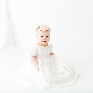 Abito da battesimo in pizzo bianco, abito battesimale per bambina neonata, abito unico baby boho, ragazza fiore