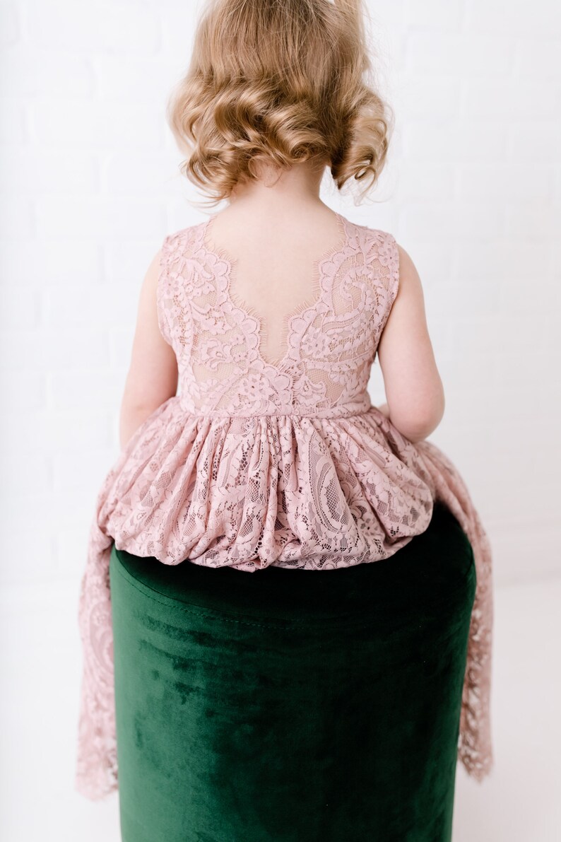 Abito da ragazza di fiori in pizzo Boho, abito da sposa in tulle malva, abito da sposa con rose, abiti Boho rustici color cipria immagine 3