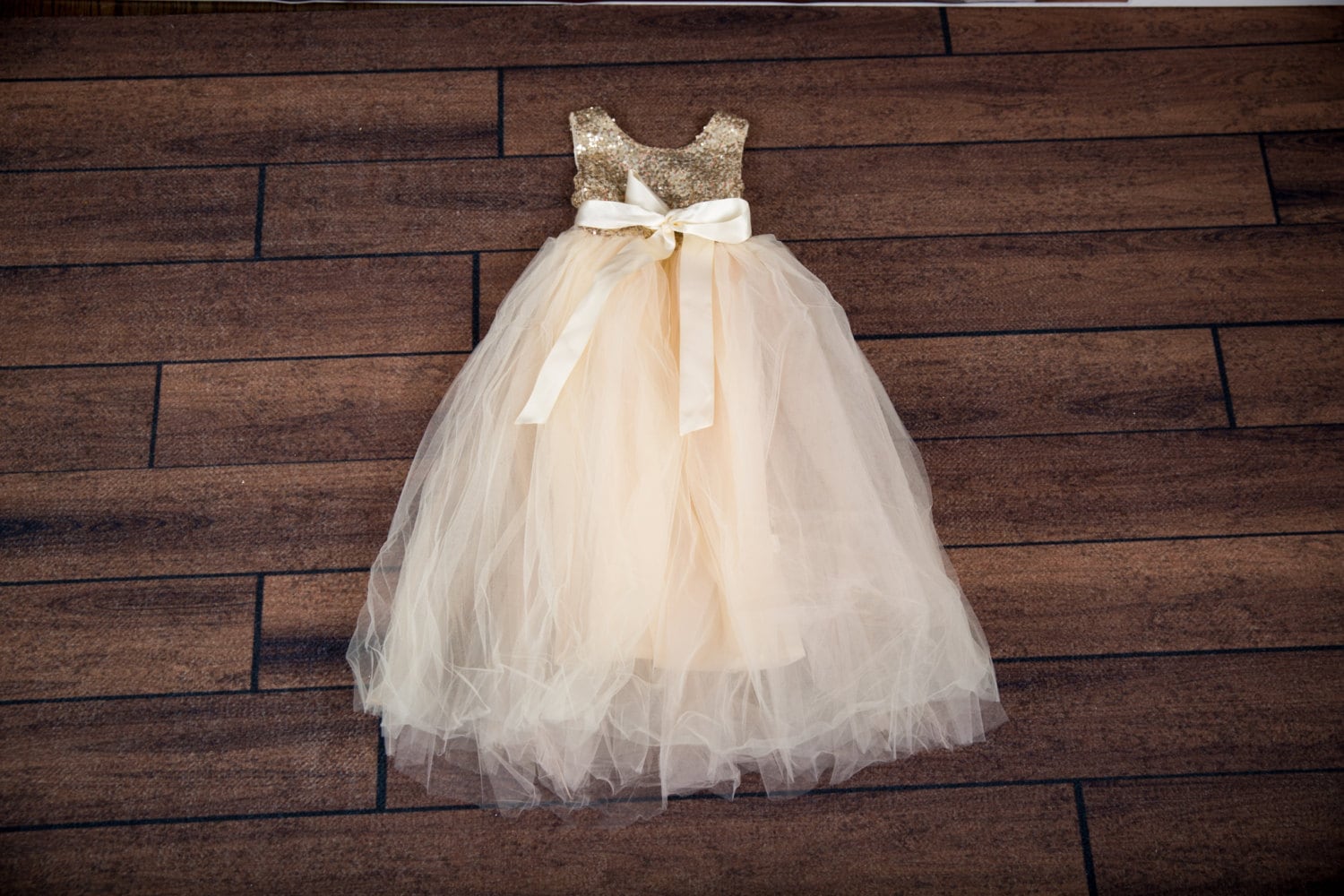 Champagne Tulle Flower Girl Dress with Gold Sequin Bodice, Romantic Toddler Wedding Dress, Princess Ball Gown, Junior Bridesmaid Dress Champagne Tulle Flower Girl Dress with Gold Sequin Bodice, Romantic Toddler Wedding Dress, Princess Ball Gown, Junior Bridesmaid Dress