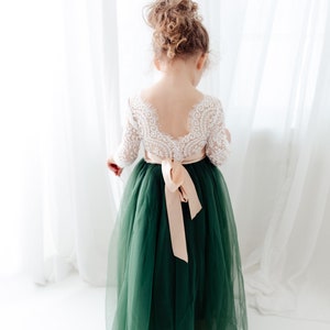 Abito da damigella d'onore verde cacciatore, corpetto in pizzo bianco, abito da ballo in tulle verde acqua scuro, abito da sposa boho per principessa immagine 1