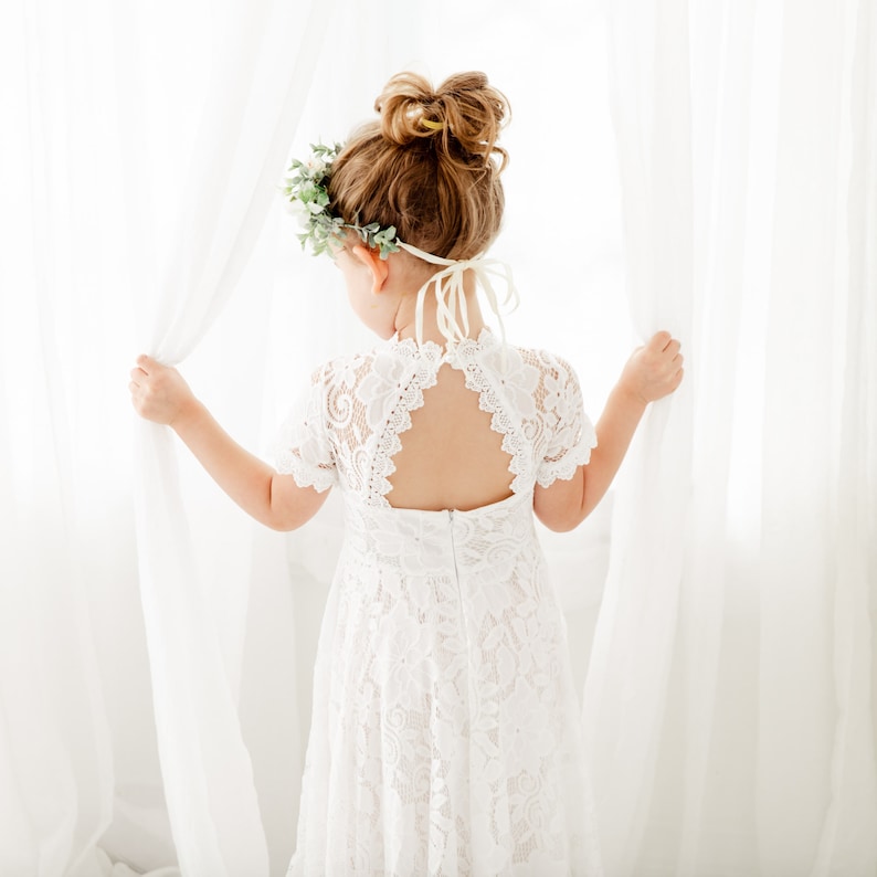 Boho witte kanten bloemenmeisjesjurk voor peuters, rustieke trouwjurk, boho junior bruidsmeisjesjurk afbeelding 11
