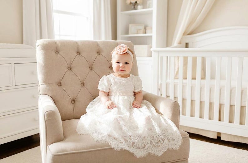 Vestido de bautizo de encaje blanco bohemio Eve, vestido de bautizo para niña, atuendo para niña de las flores para el día de la bendición imagen 12