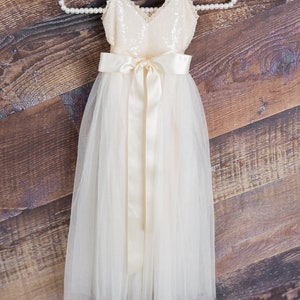 Elfenbensvit rustik brudeklänning för brudeflicka, romantisk tyll boho babyklänning, elegant bröllopsoutfit för spädbarn eller småbarnsflickor bild 6