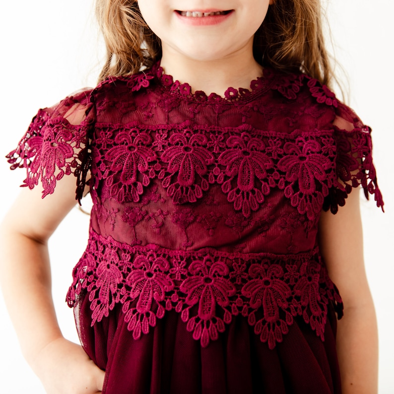 Kastanienbraune Blumenmädchen Kleid, Burgunder Boho Tüll Kleid, Rustikaler Stil Outfit für Mädchen Bild 6