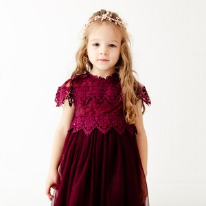 Kastanienbraune Blumenmädchen Kleid, Burgunder Boho Tüll Kleid, Rustikaler Stil Outfit für Mädchen Bild 10