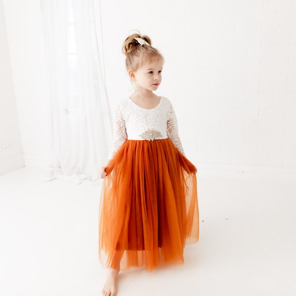 Mariage à manches longues en tulle orange brûlé, robe de fille de fleur en dentelle blanche, robe de longueur de plancher de rouille, tulle en terre cuite