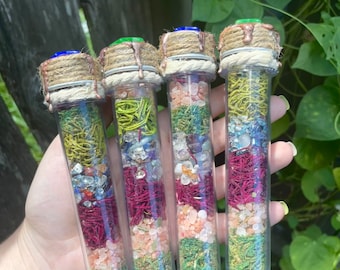 Flesflesje met gedroogd mos en kristallen trinket