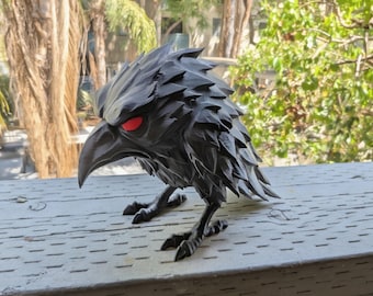 Skulptur eines schwarzen Raben – gotisches Dekorelement