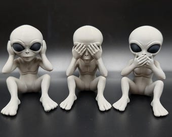Alien Figurine Set: Hear, See, Speak No Evil