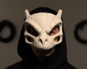 Mewtu-Schädelmaske: Pokémon-Horror-Cosplay