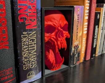 Vampire Skull Book Nook – Gothic Horror Bookshelf Decor