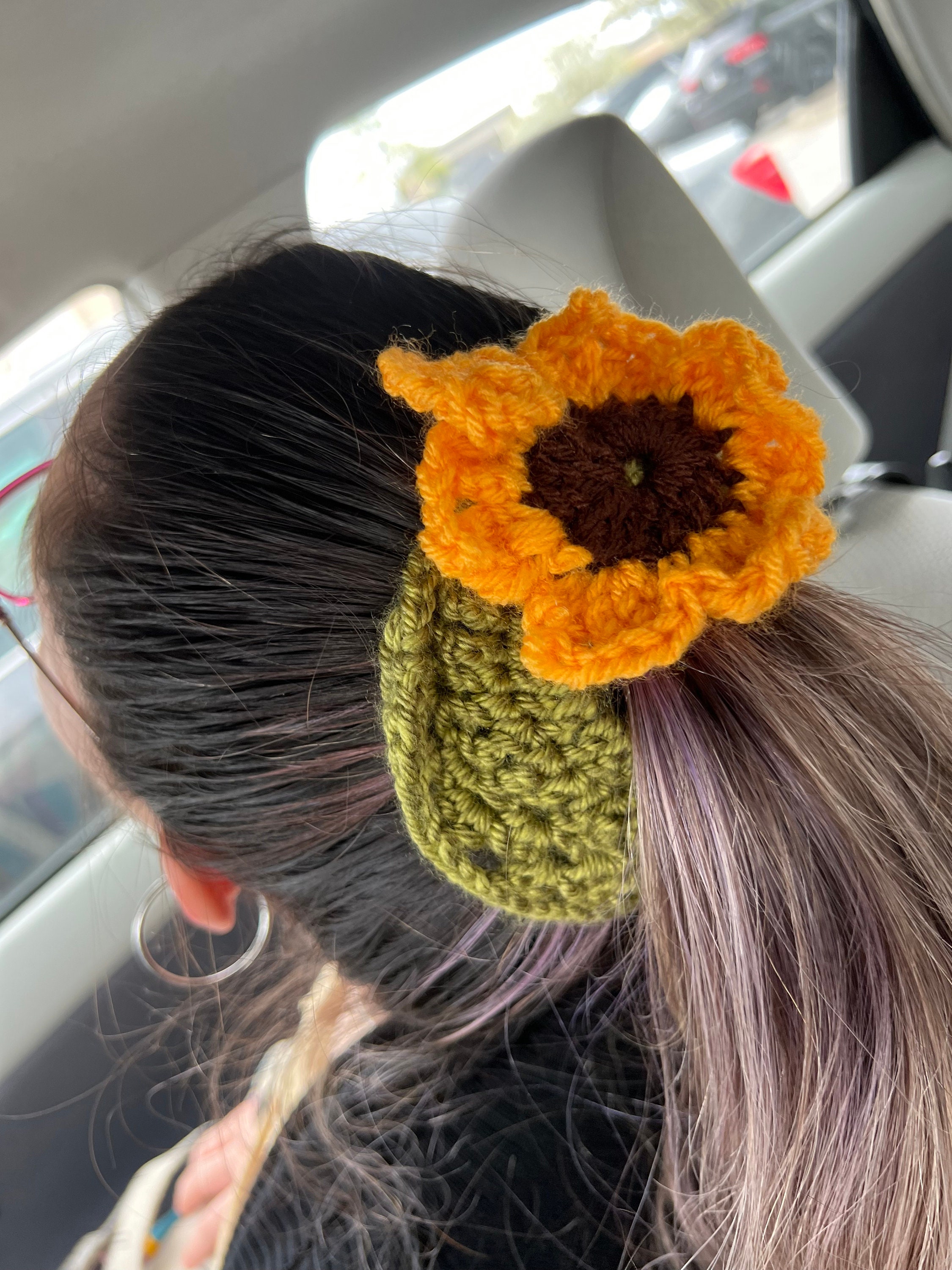 Sunflower hair clips Crochet pattern English. Crochet Sunflower hair tie.  Crochet hair accessory. Crochet pattern and video tutorial