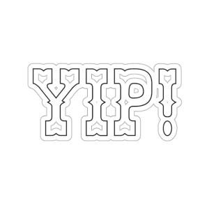 以下が含まれることがあります： 黒いアウトラインの白いステッカー。ステッカーには、装飾的で太字のフォントで「YIP！」という単語が使用されています。文字は装飾的なデザインで、感嘆符はシンプルな円です。