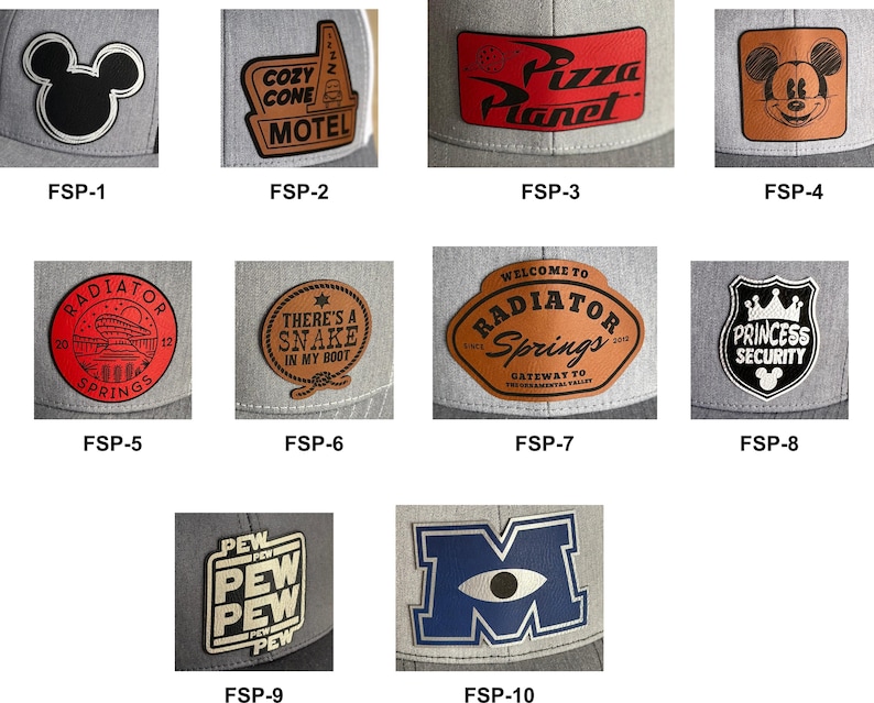 K&ouml;nnte beinhalten: Zehn verschiedene gestickte Patches mit verschiedenen Disney- und Pixar-Charakteren und Logos. Die Patches sind alle auf grauem Hintergrund. Die Patches beinhalten Mickey Mouse, Cozy Cone Motel, Pizza Planet, Princess Security, Radiator Springs und mehr.